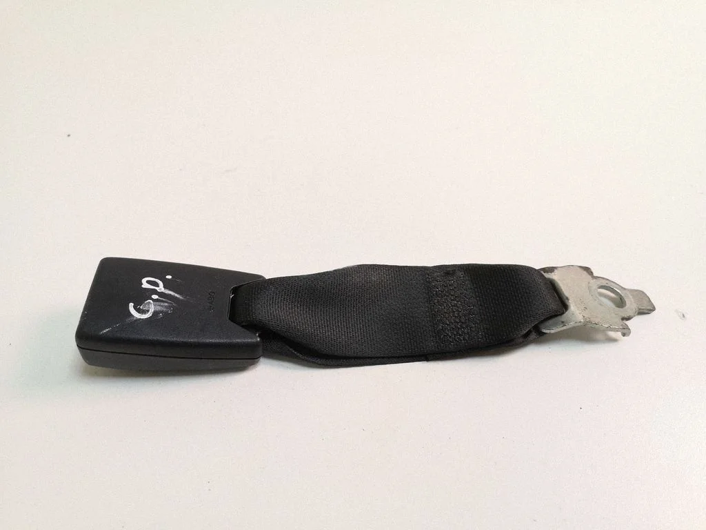 Rear seatbelt buckle – right