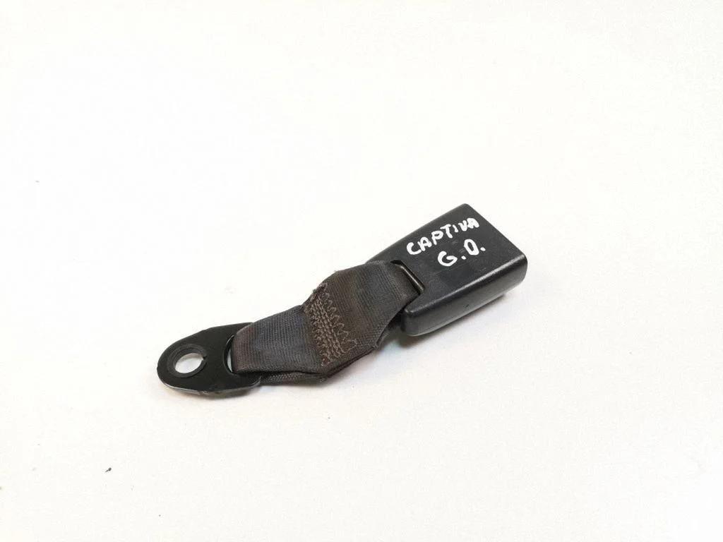 Rear seatbelt buckle – right