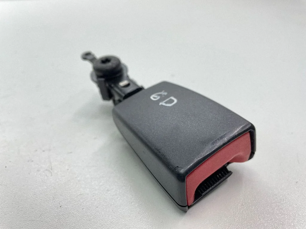 Rear seatbelt buckle 608075700A
