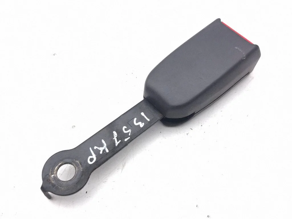 Front seatbelt buckle TK523