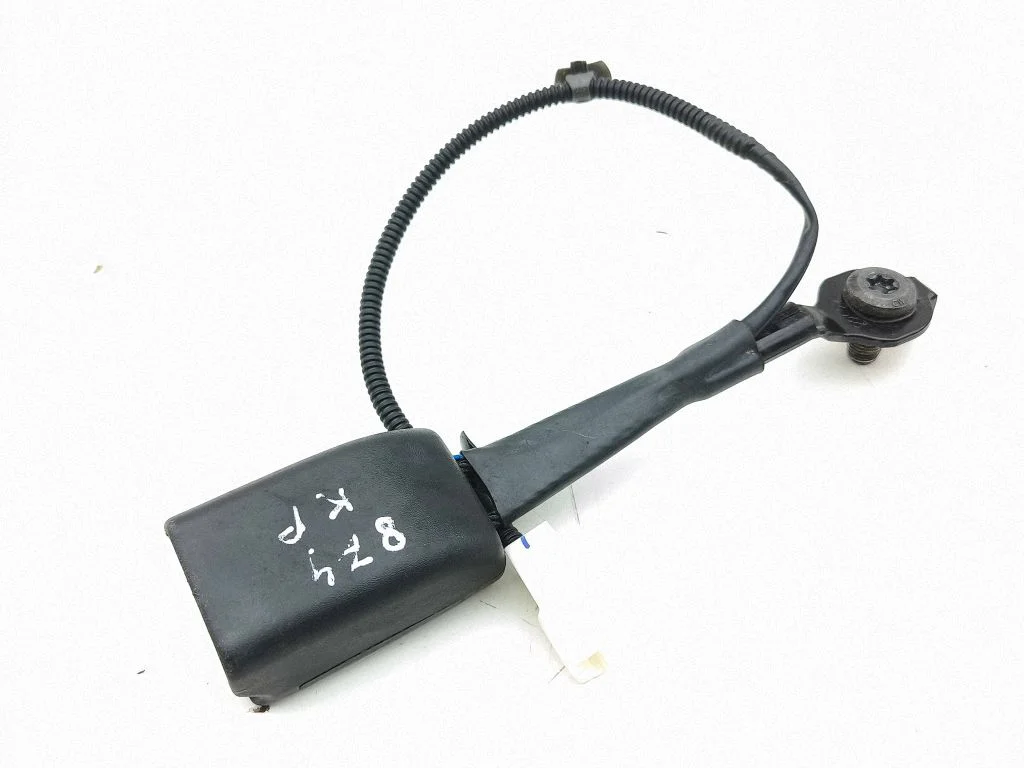 Front seatbelt buckle N3141A