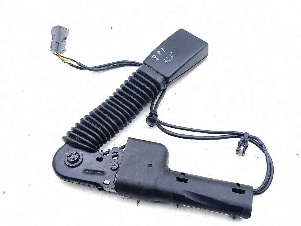 Front seatbelt buckle 620550200B