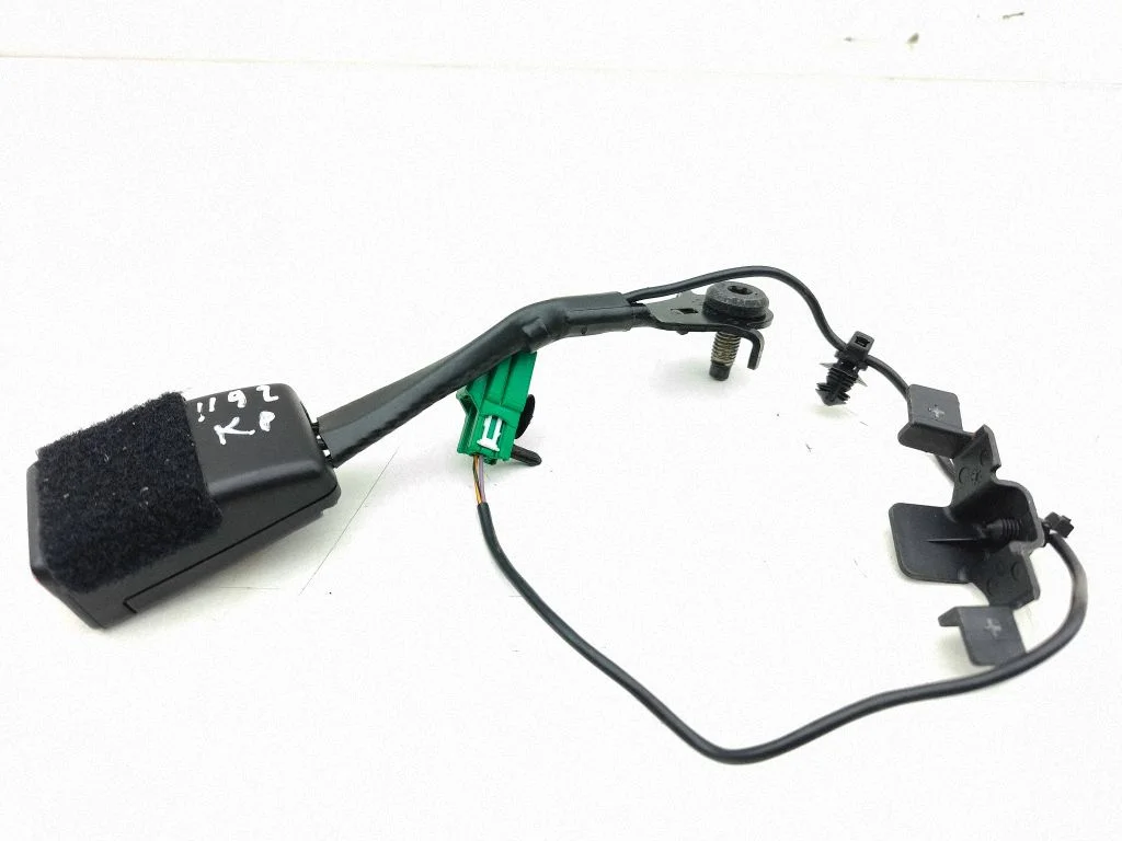 Front seatbelt buckle S8GCD
