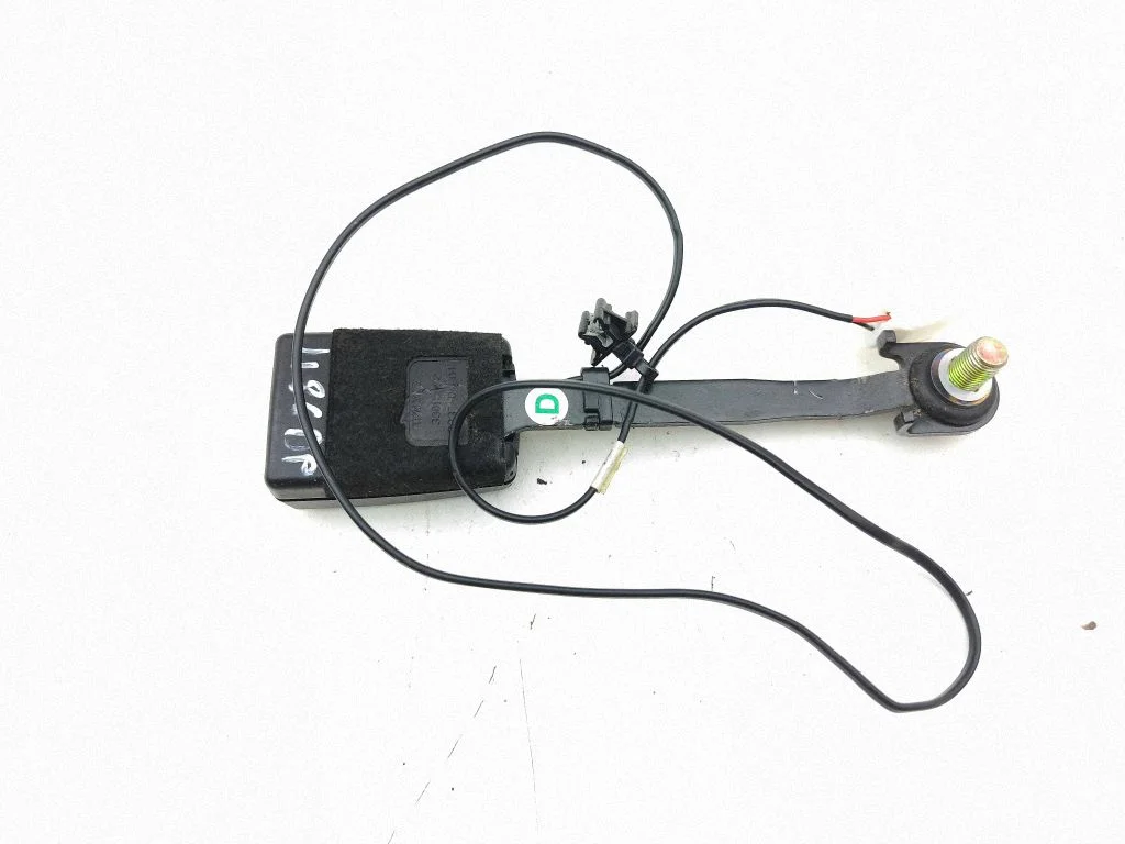 Front seatbelt buckle D0133016387