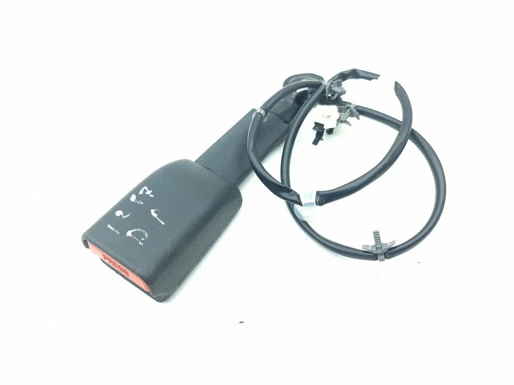 Front seatbelt buckle – Nissan Navara D23 (2015-)