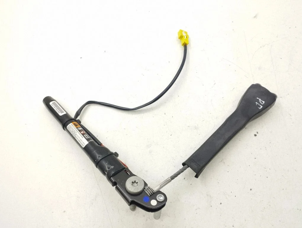 Front seatbelt buckle 221616244