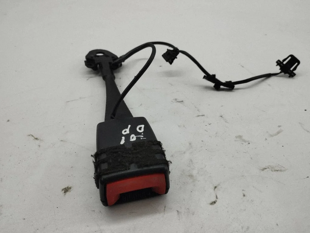 Priekšējās drošības jostas sprādze 8K0857755f