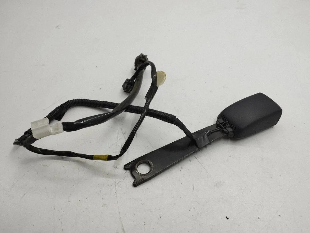 Eesmise turvavöö pannal – Toyota Avensis T270 (2015-2018)
