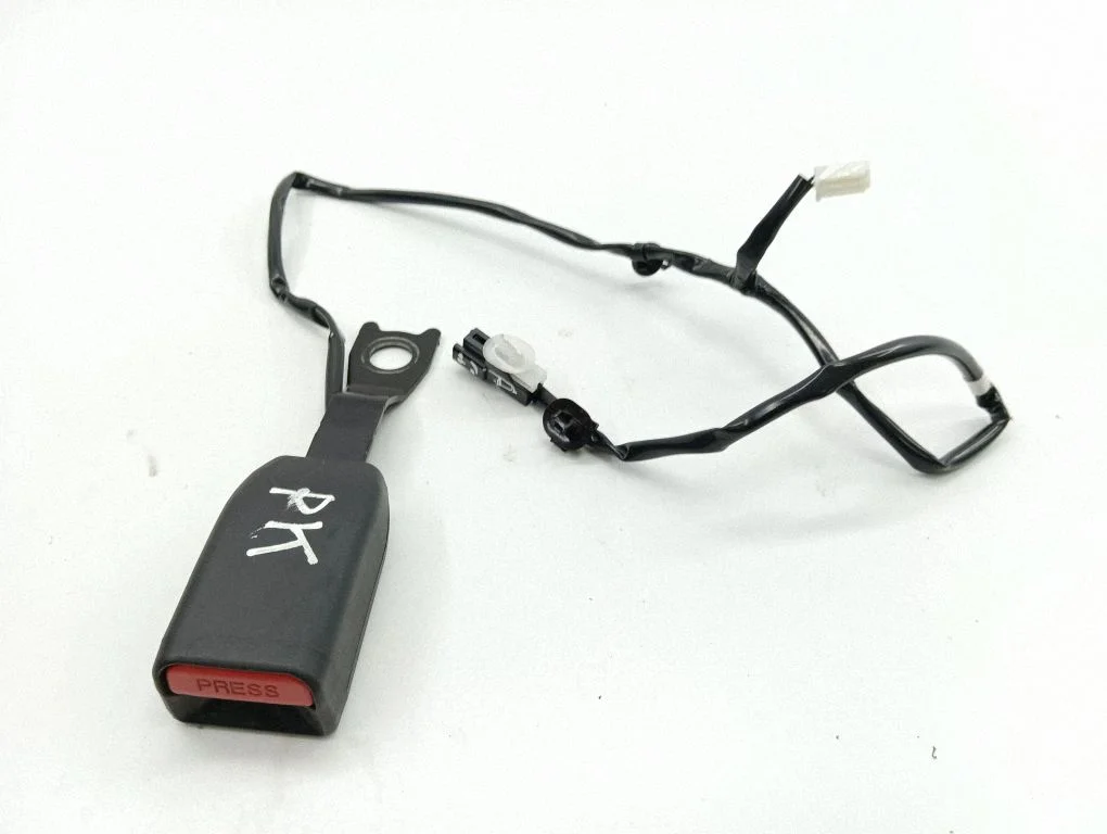 Eesmise turvavöö pannal – Mitsubishi Outlander (2001-2007)