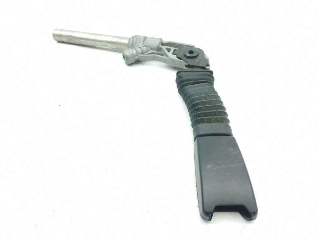 Front seatbelt buckle – right