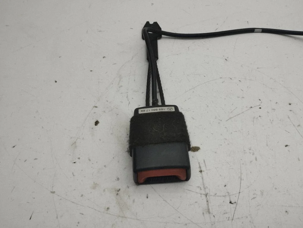 Front seatbelt buckle 1698601769
