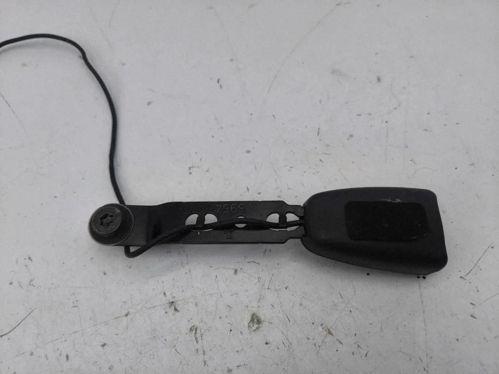 Front seatbelt buckle 6523450