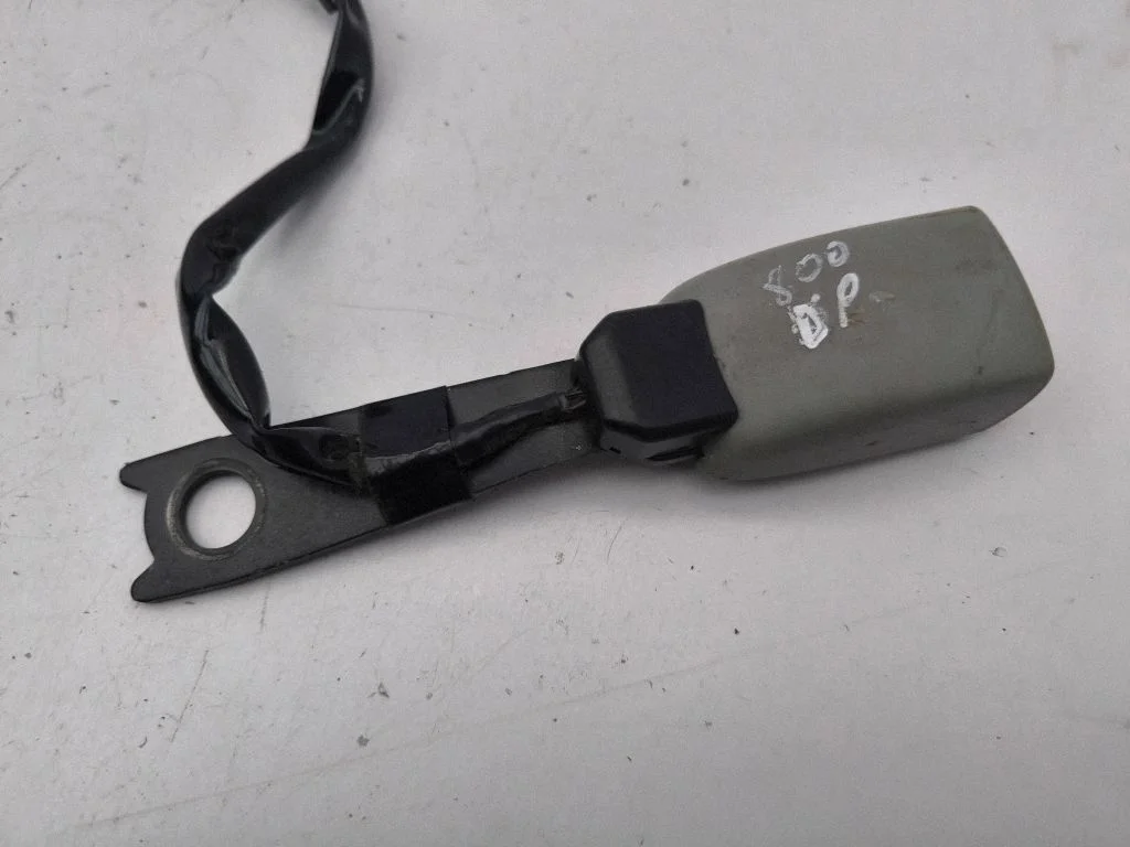 Front seatbelt buckle – Lexus IS 220D-250-350 (2006-2013)