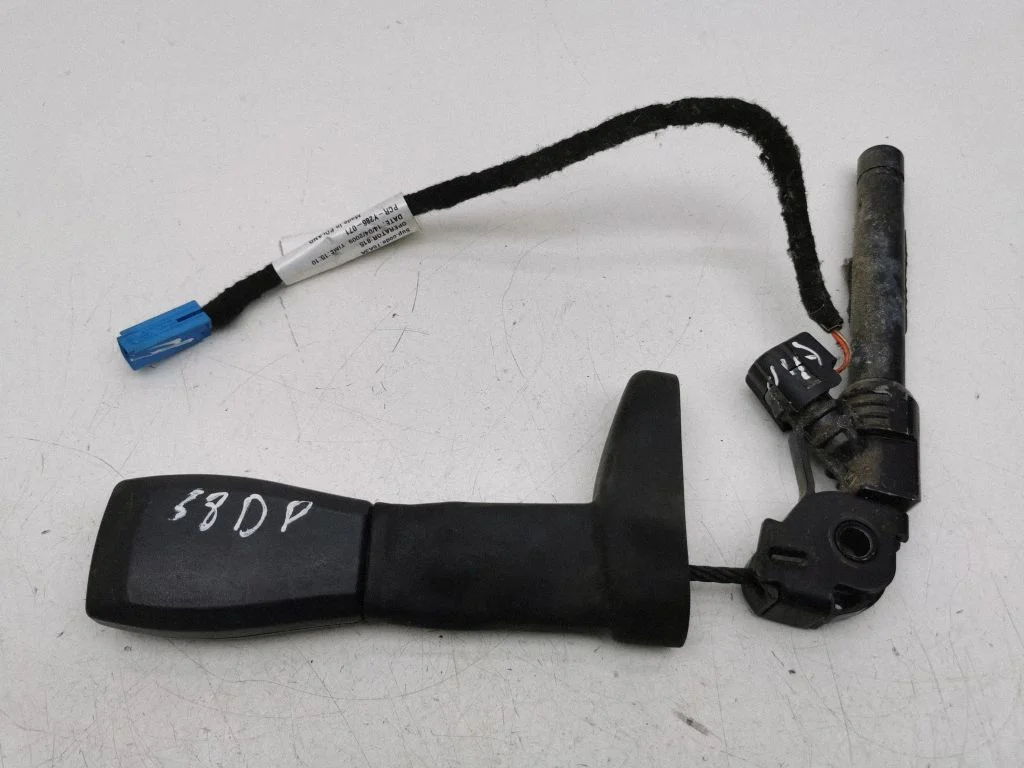 Eesmise turvavöö pannal – Volvo V70 (2005-2008)