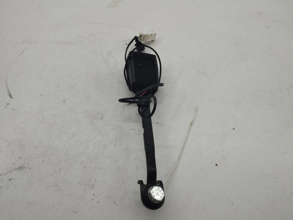 Front seatbelt buckle 33057061A