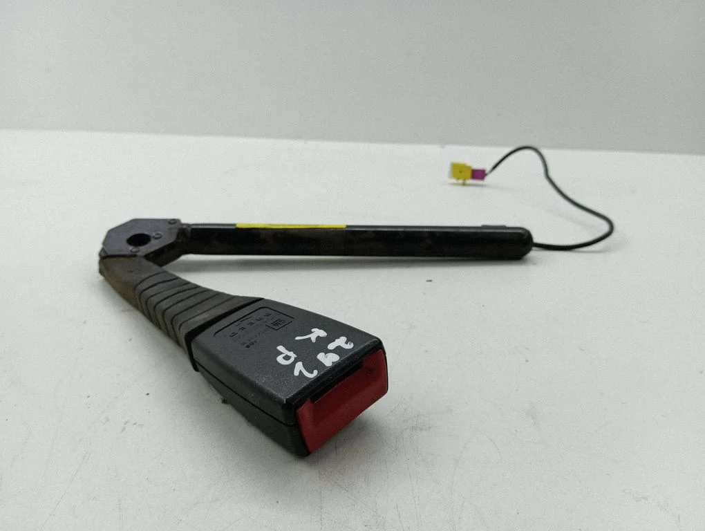 Front seatbelt buckle E9043065120