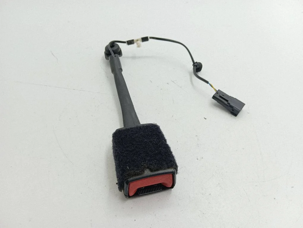 Front seatbelt buckle – right