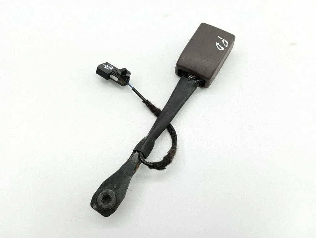 Front seatbelt buckle 95104557