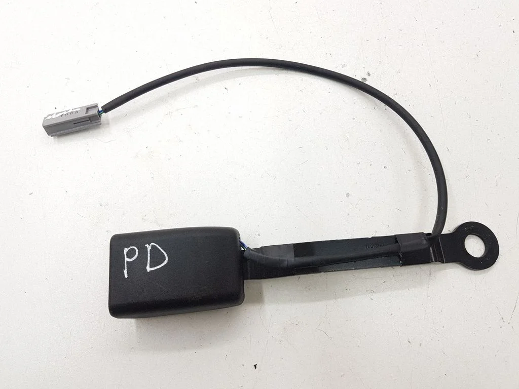 Zapięcie pasa przednie 120215DB