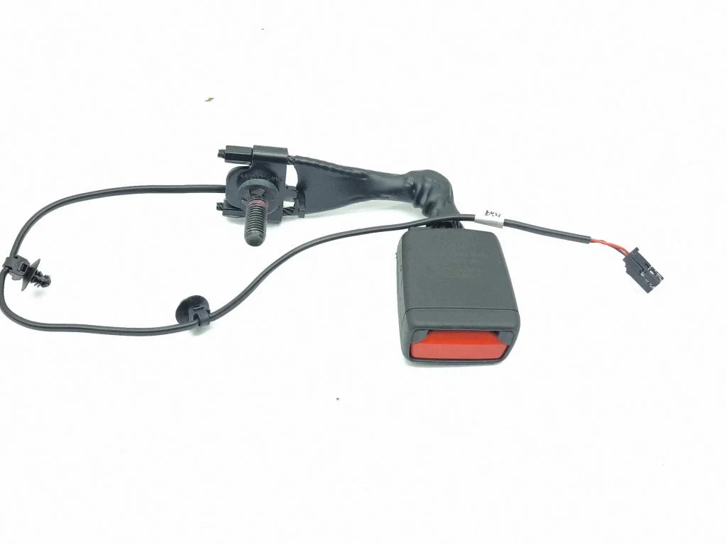 Keskmise turvavöö pannal (tagumine) LV4BS60044BBW