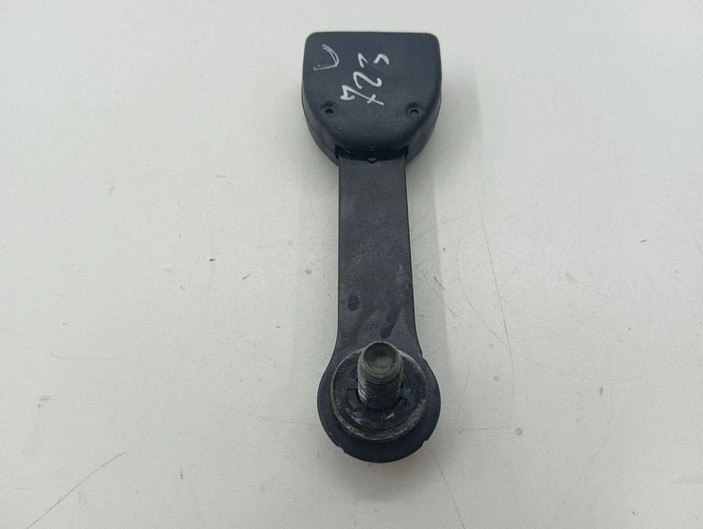 Middle seatbelt buckle (rear) 07247