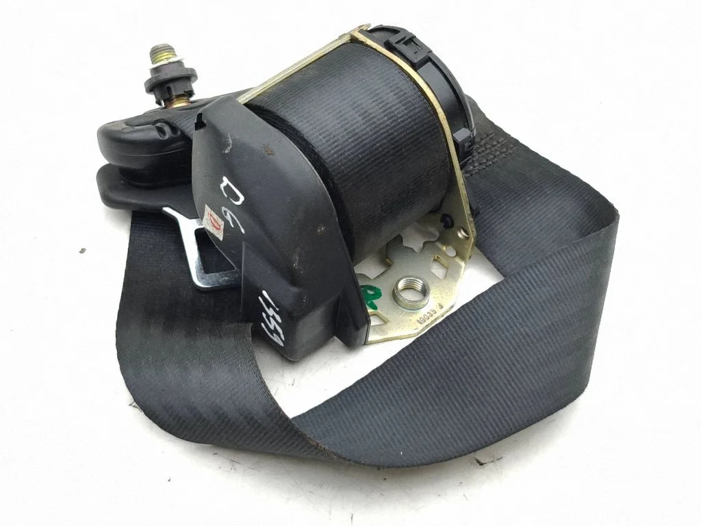Rear seatbelt 33007774A