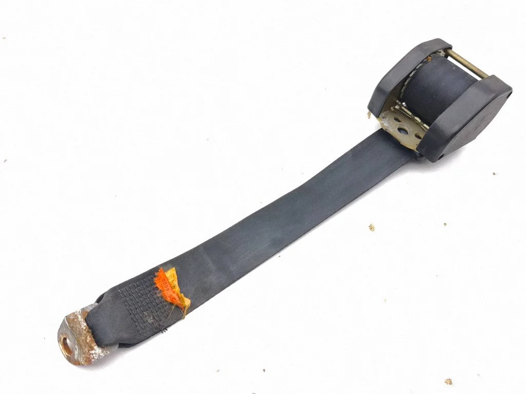 Rear seatbelt DAO123019 – Rolls-Royce Silver Spur (1980-1998)