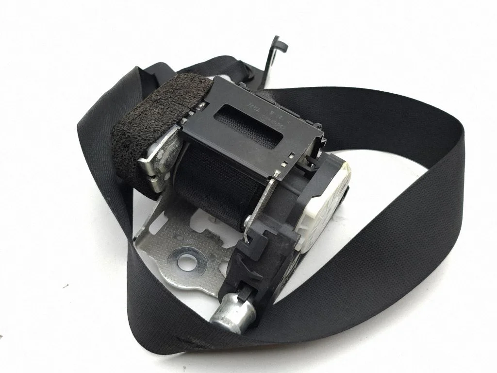 Rear seatbelt 33056784C