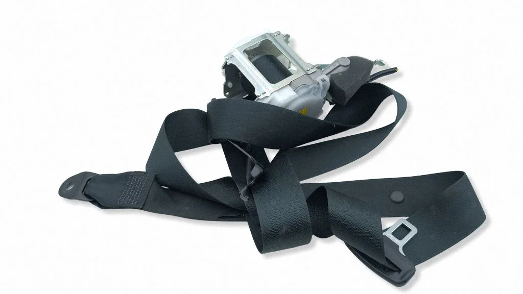 Rear seatbelt 7Y1610P