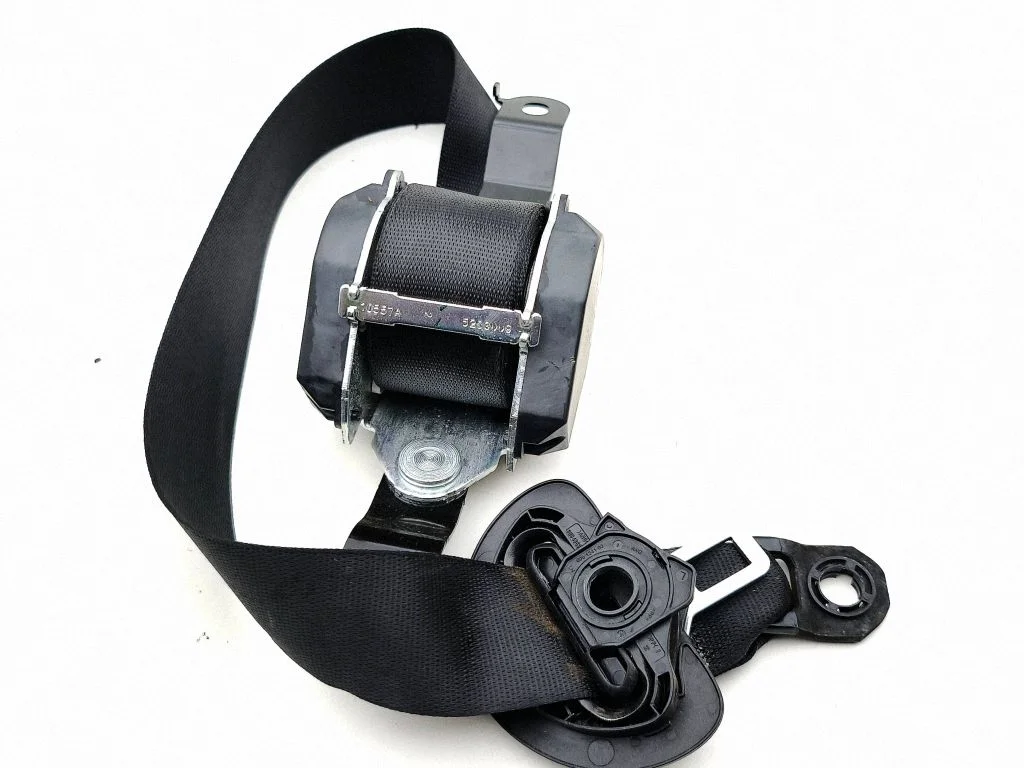 Rear seatbelt 606345601A