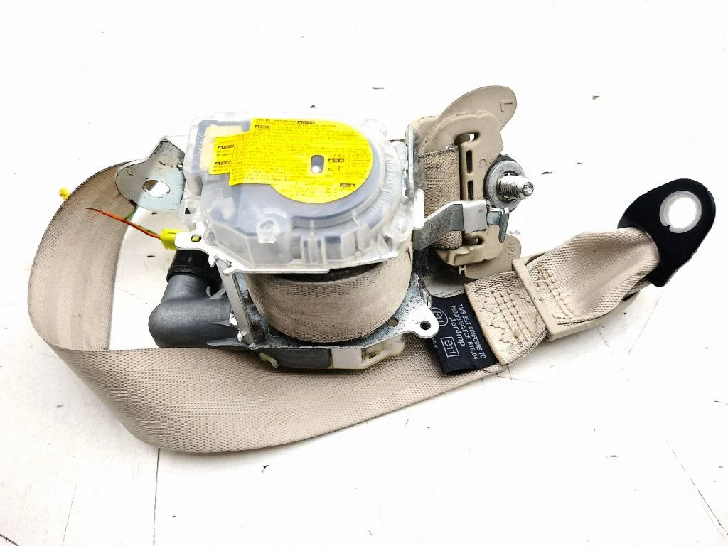 Tagumine turvavöö 898202B000