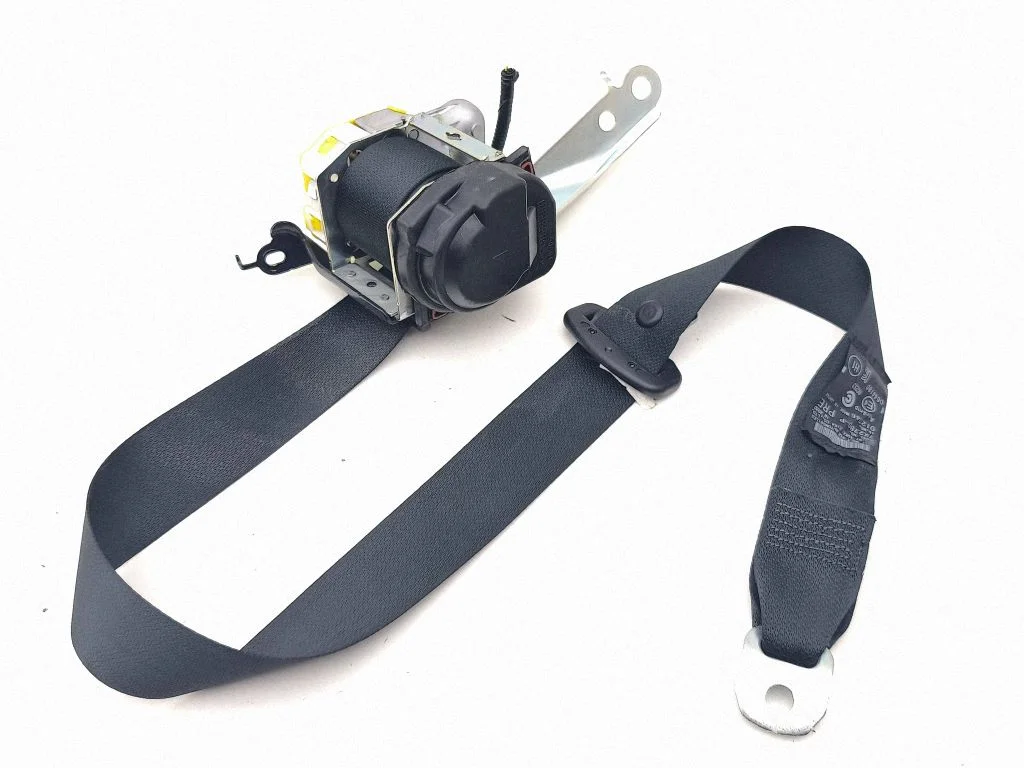 Rear seatbelt 7X2780P
