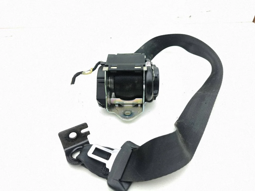 Rear seatbelt 00000900H