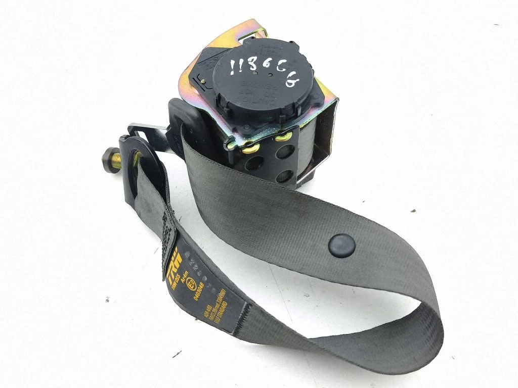 Rear seatbelt 00063774B