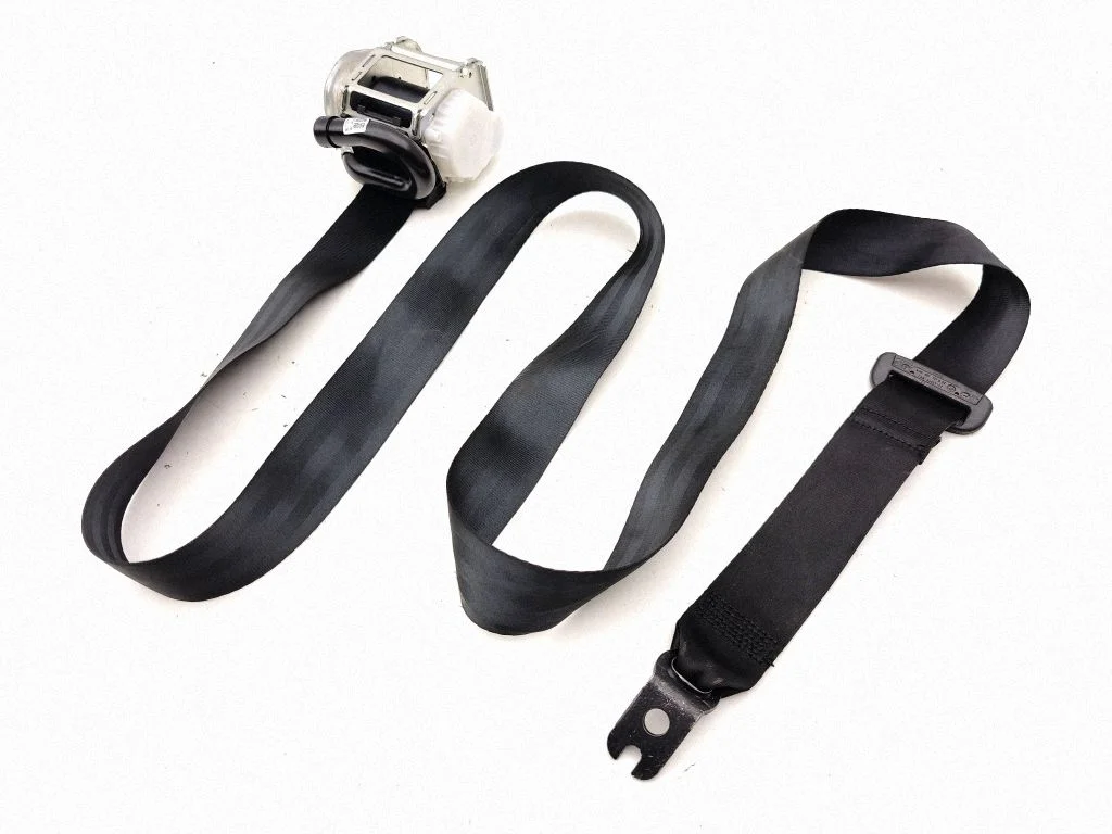 Rear seatbelt 34279714E