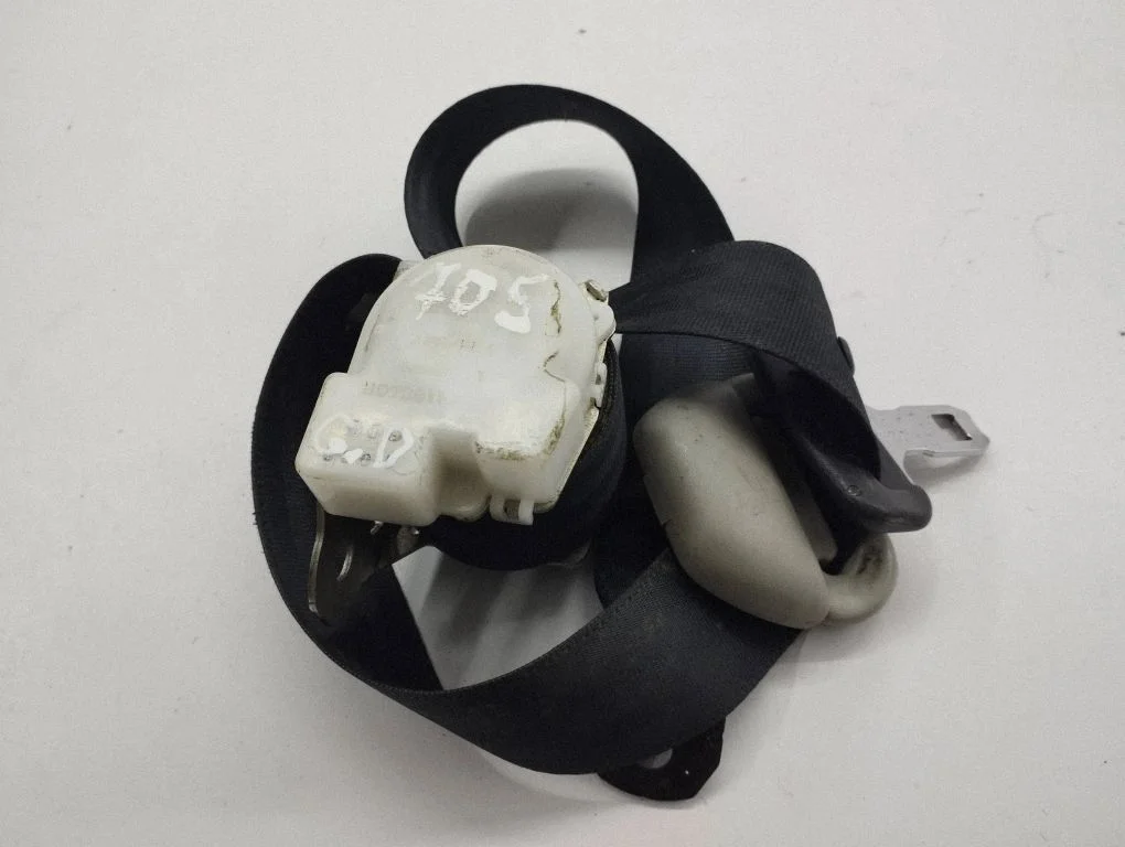 Rear seatbelt 7L1540