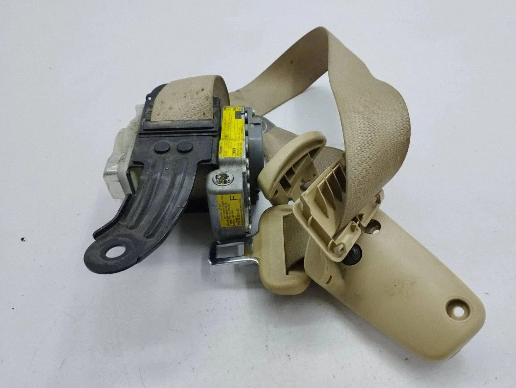 Rear seatbelt C7177
