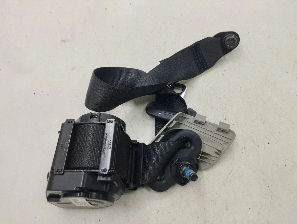 Rear seatbelt 95934676