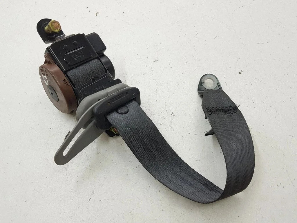 Rear seatbelt – KIA Sorento (2002-2009)