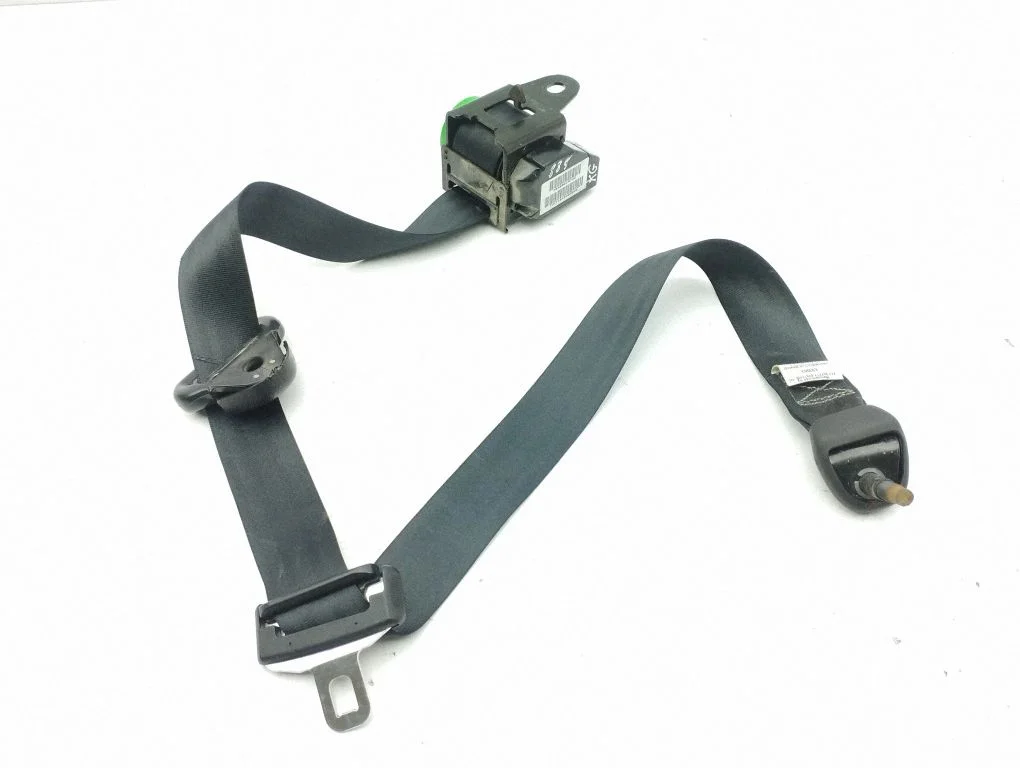 Rear seatbelt E33903