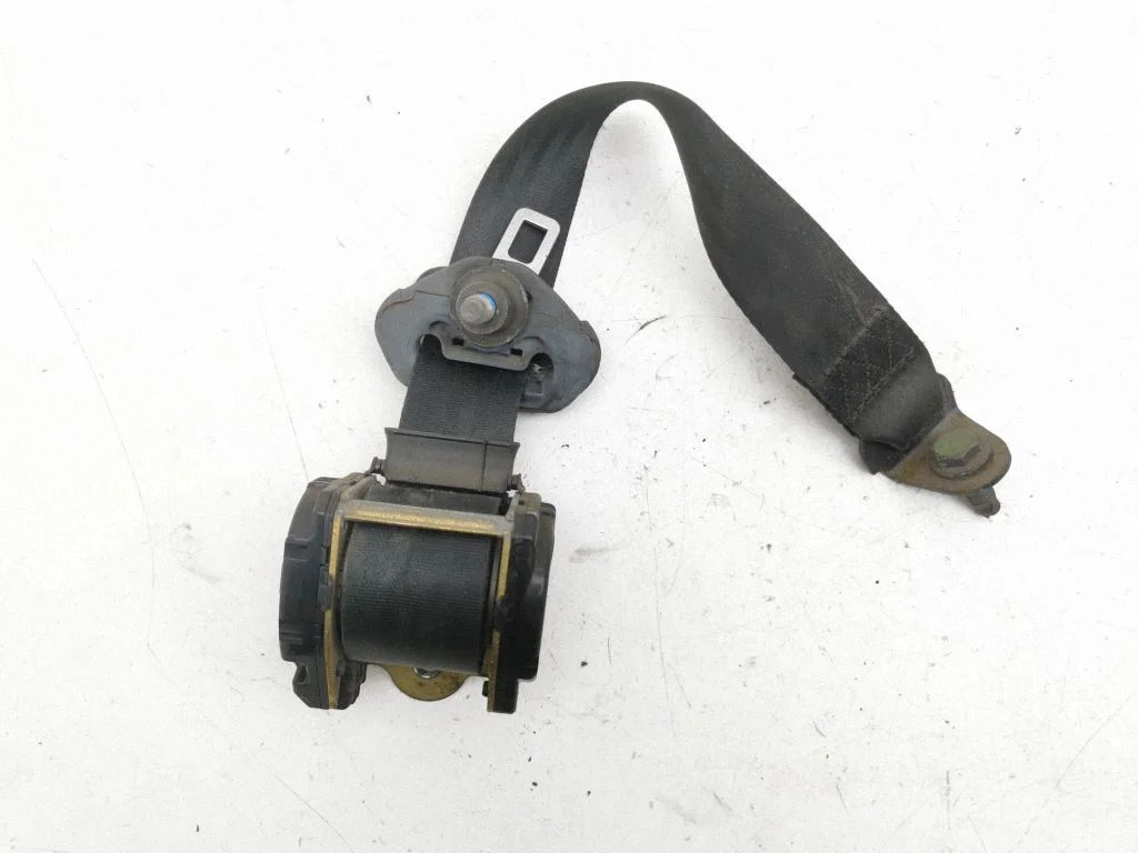 Rear seatbelt – left