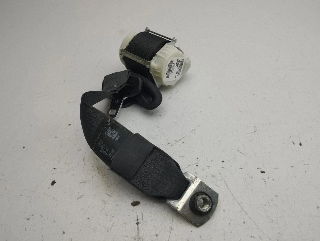 Rear seatbelt 393143R