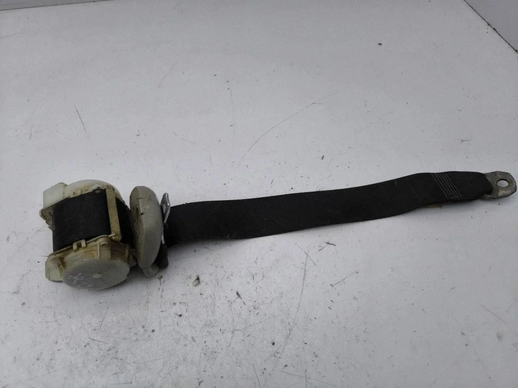 Rear seatbelt – Toyota Corolla Verso AR10 (2004-2009)