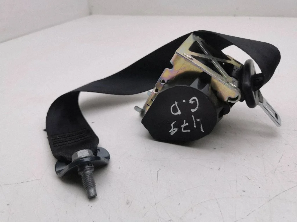 Rear seatbelt 98020244