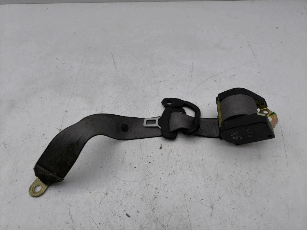 Rear seatbelt – left