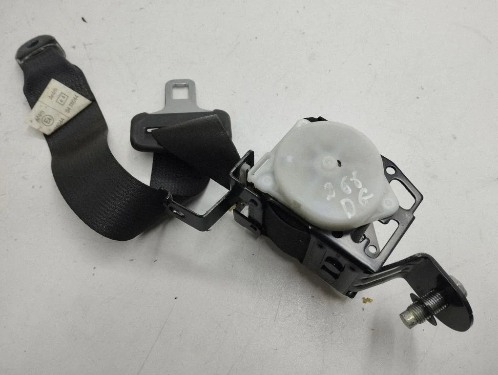 Rear seatbelt – Honda Accord (2008-2016)