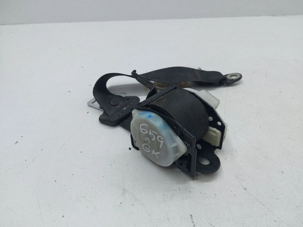 Rear seatbelt 7337005080
