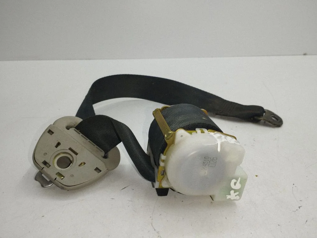 Rear seatbelt – left
