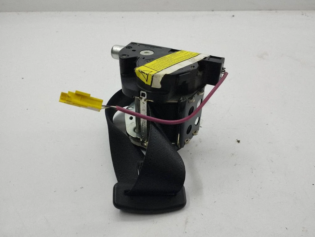 Rear seatbelt 33016311D