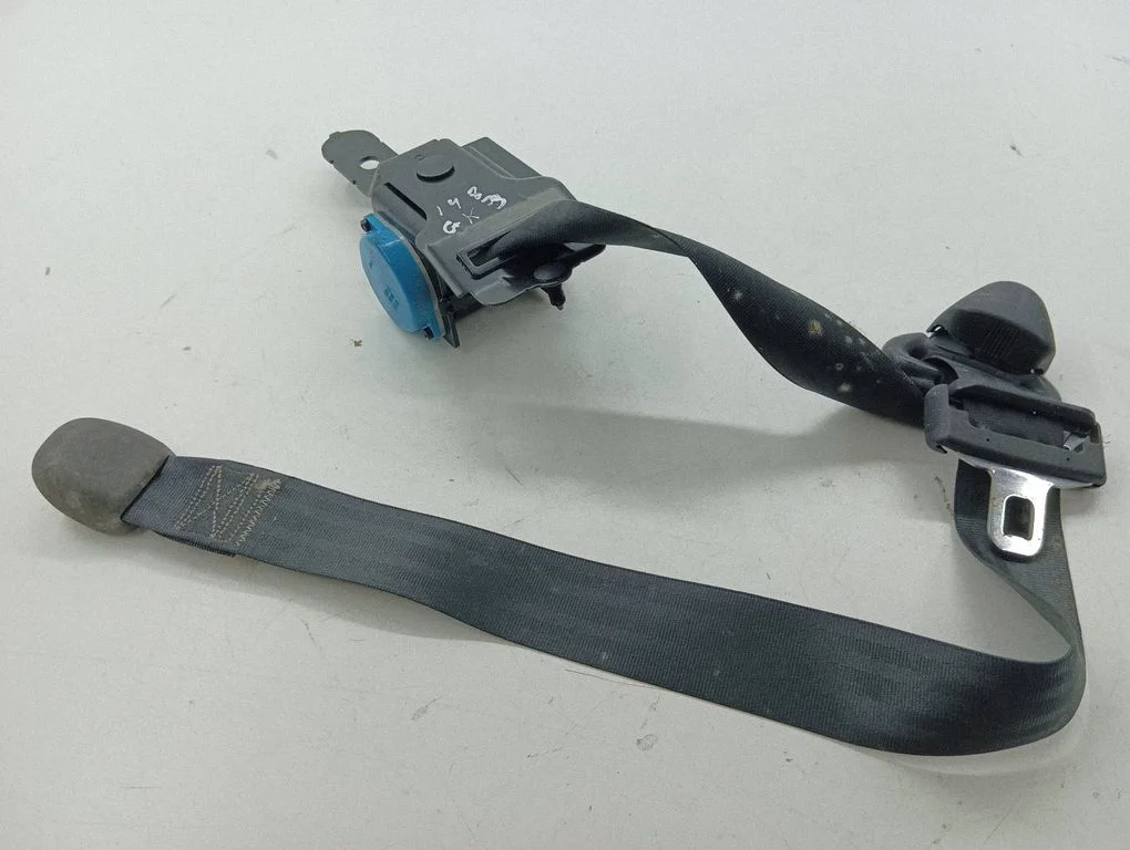 Rear seatbelt E33837